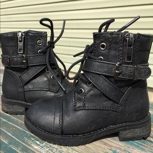 Combat boots size7